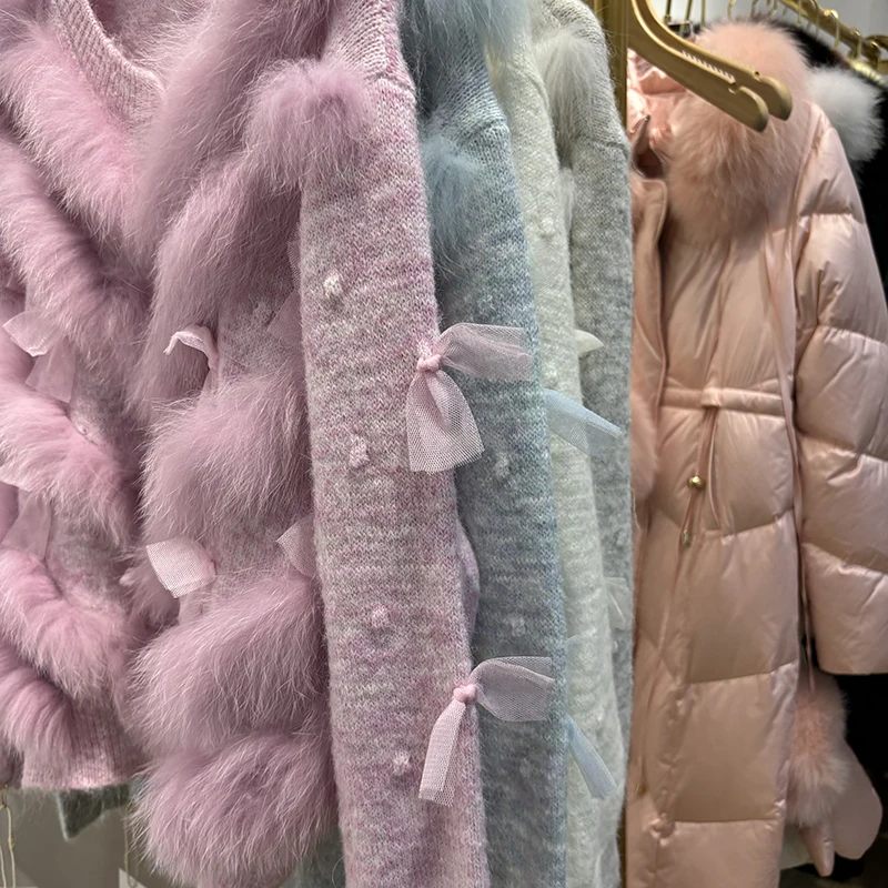 เสื้อสเวตเตอร์ขนสุนัขจิ้งจอกแท้ ดีไซน์โบว์น่ารัก สีฟ้า  คอลเลคชั่นใหม่ปี 2025 เสื้อแจ็คเก็ตถักนิตติ้งขนสัตว์แท้สุดน่ารัก