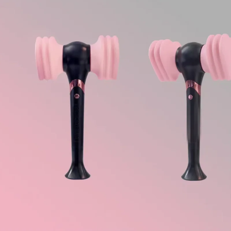 

Периферия Розовый молоток Второй и V1 Gen Вентилятор Молот Свет такой же, как сценический светильник Ручной светящийся палочка Воздушный молоток Свет Поддерживающий свет