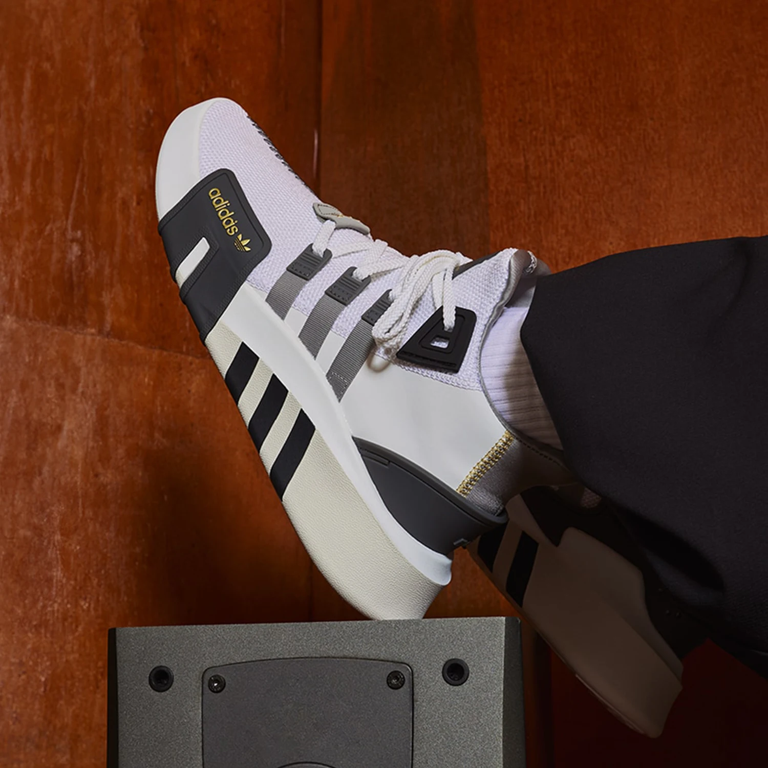 

Adidas Official Three Stripes Men's and Women's Classic Basketball Style Sports Casual Shoes JI4274