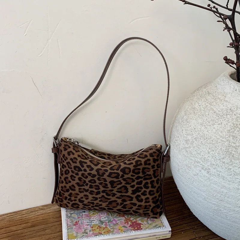 

Fashion Small Flap Crossbody Bags for Women Winter Faux Suede Shoulder Bags Leopard Handbag Designer Bag NEW Retro Purse Tote