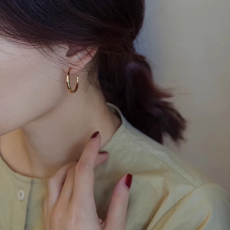 C-shaped glossy earrings women's earrings high-end sense light luxury niche cold wind