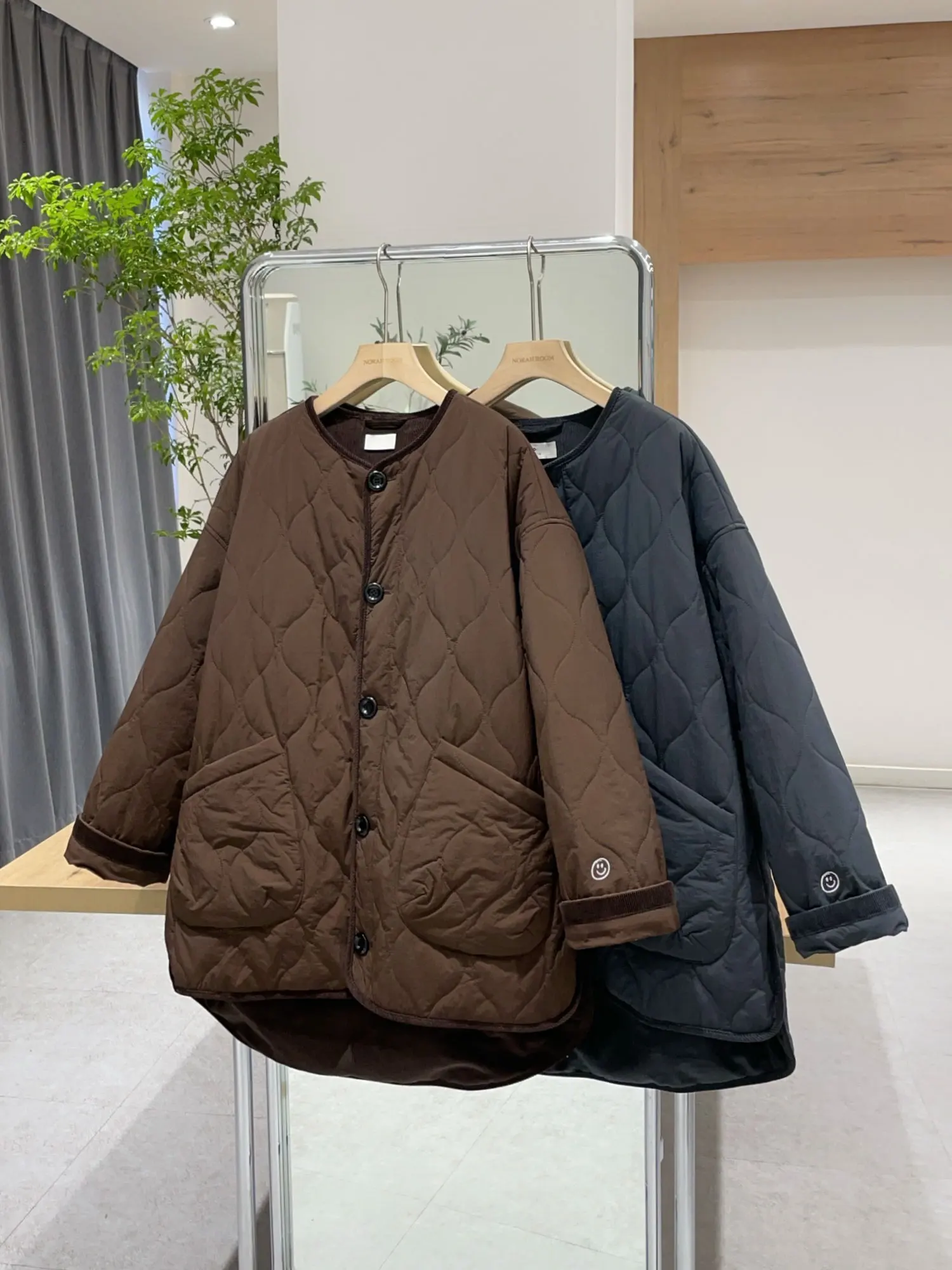 

Новое поступление зимы Nok Xiaola, вельветовое лоскутное хлопковое платье с вышитым лицом, 2025 г.