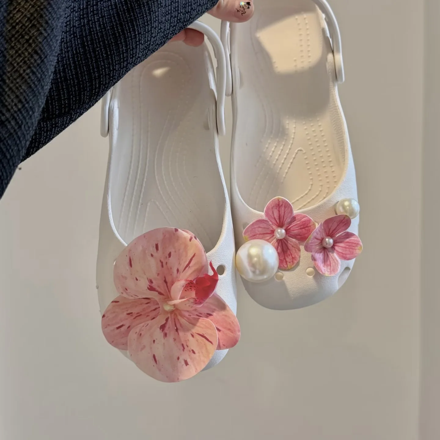 Original Schuh-Charms-Set für Damen, Retro-Ballettschuhe, Corc-Charms-Pack, Wildleder-Kamelienblumen-Schuhdekorationen, Perlen-Schuh-Accessoires – Detail 7