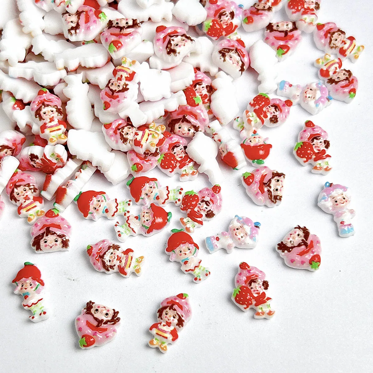 Nuevos dibujos animados adorables fresa chica resina uñas encantos 3D creativo luminoso chica decoración de uñas DIY horquilla suministros para uñas
