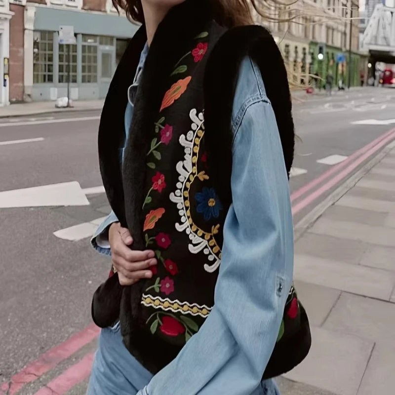 

Ethnic Floral Embroidered Faux Fur Vests Bohemia Vest Coat Sleeveless Women Jacket Coats Chic Warm Autumn Jackets Boho Outwear