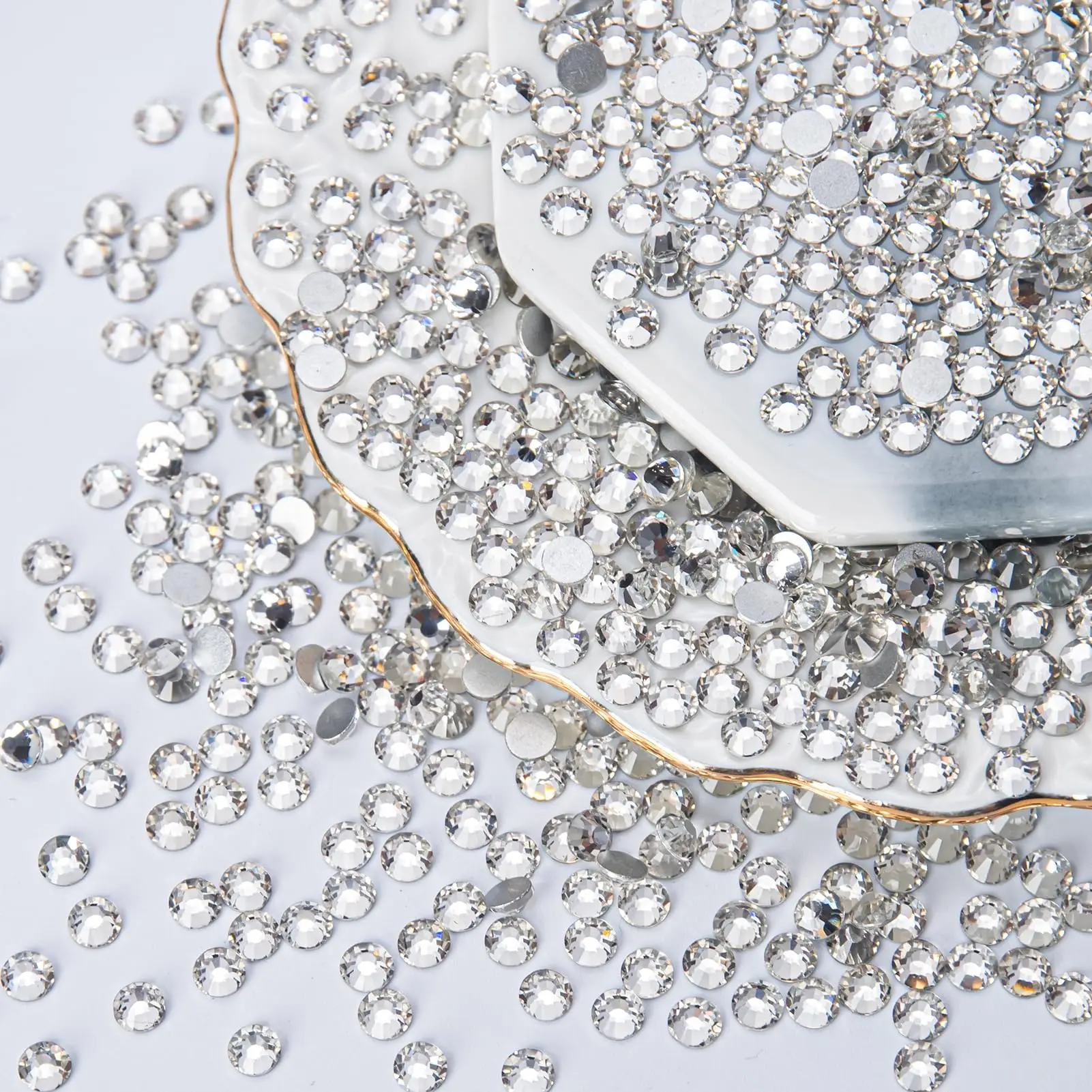 Szklane koraliki, kamienie, diamenty do makijażu oczu, dekoracji paznokci, biżuterii, akcesoriów, rękodzieła, ubrań, butów, DIY