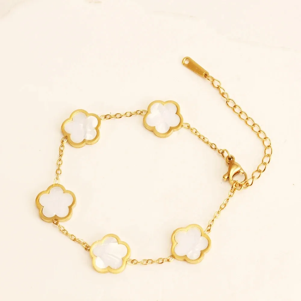 Bracelet Five-leaf Flower plum Blossom Bracelet Lucky Grass Fashion Style Bracelet Women's Sex Delicate Fashion Jewelry Wedding