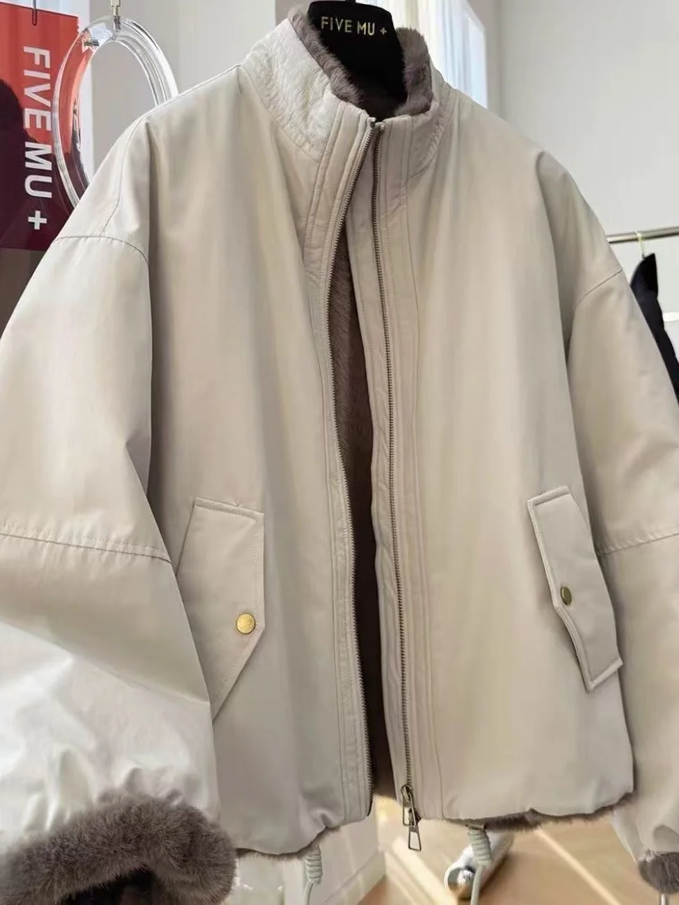 เสื้อโค้ทหนังบุขนเทียมสำหรับผู้หญิง รุ่นใหม่ ปี 2026 คอตั้ง แนวสตรีทแฟชั่น ให้ความอบอุ่น ทรงปกติ ซิปยาว