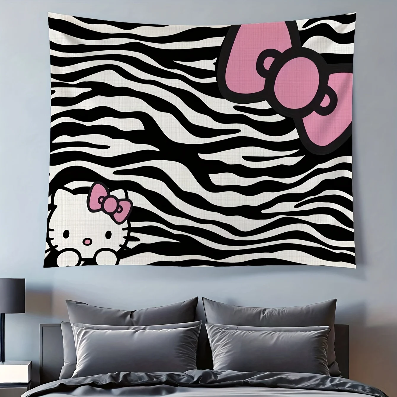 

1 шт. гобелен с принтом Hello Kitty в полоску зебры, 2D, односторонний, милый настенный декор для дома, спальни, гостиной, тематика Sanrio, для использования в помещении