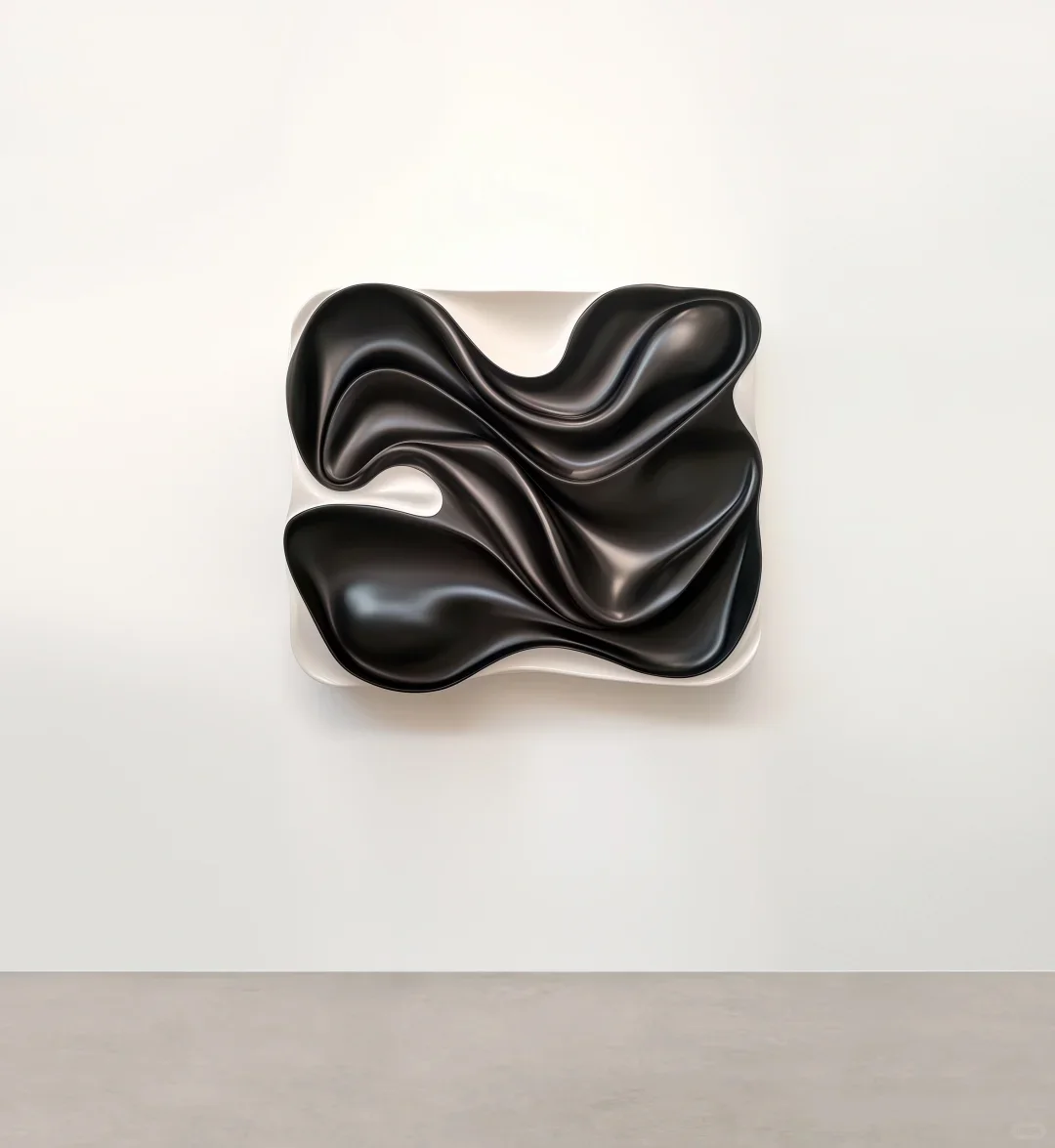 ！@Custom Black White Wood Wall Decor Smooth Curved Surface Artisanal Craftsmanship Minimalist Design