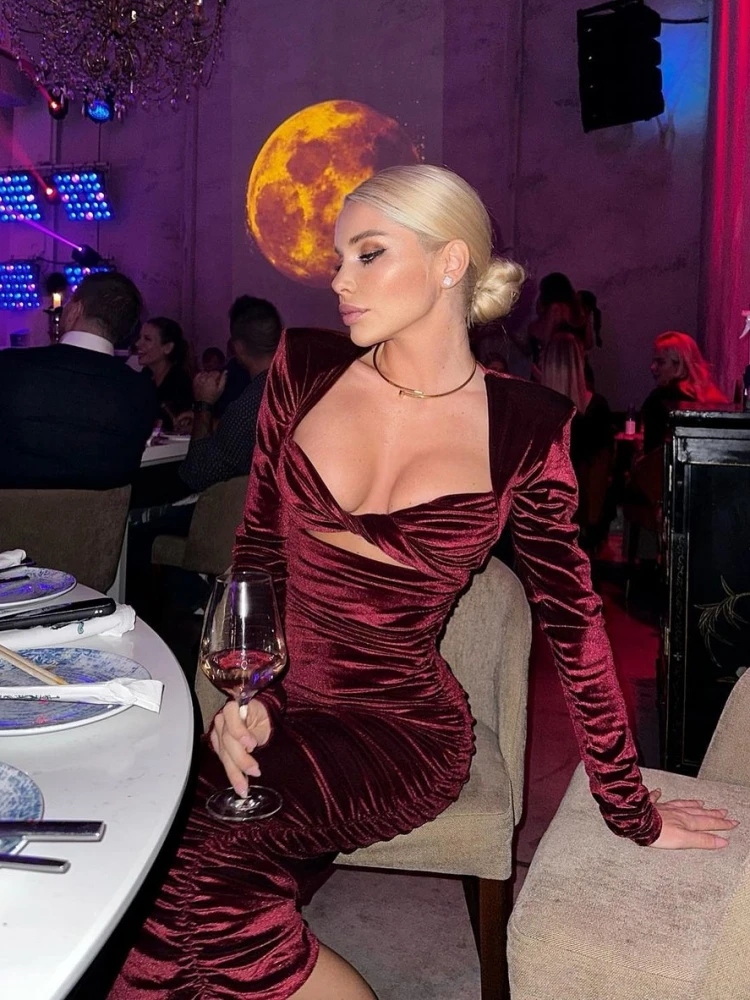 

Женское бархатное платье с V-образным вырезом и длинным рукавом