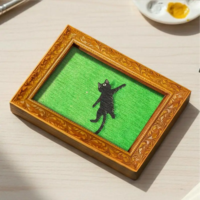 Schwarze Katze, die auf dem Gras liegt, Kühlschrankmagnet, Vintage-Kunstwerk mit Holzrahmen und vollständig magnetischer Rückseite für Küche, Kühlschrank und Heimdekoration – Detail 4