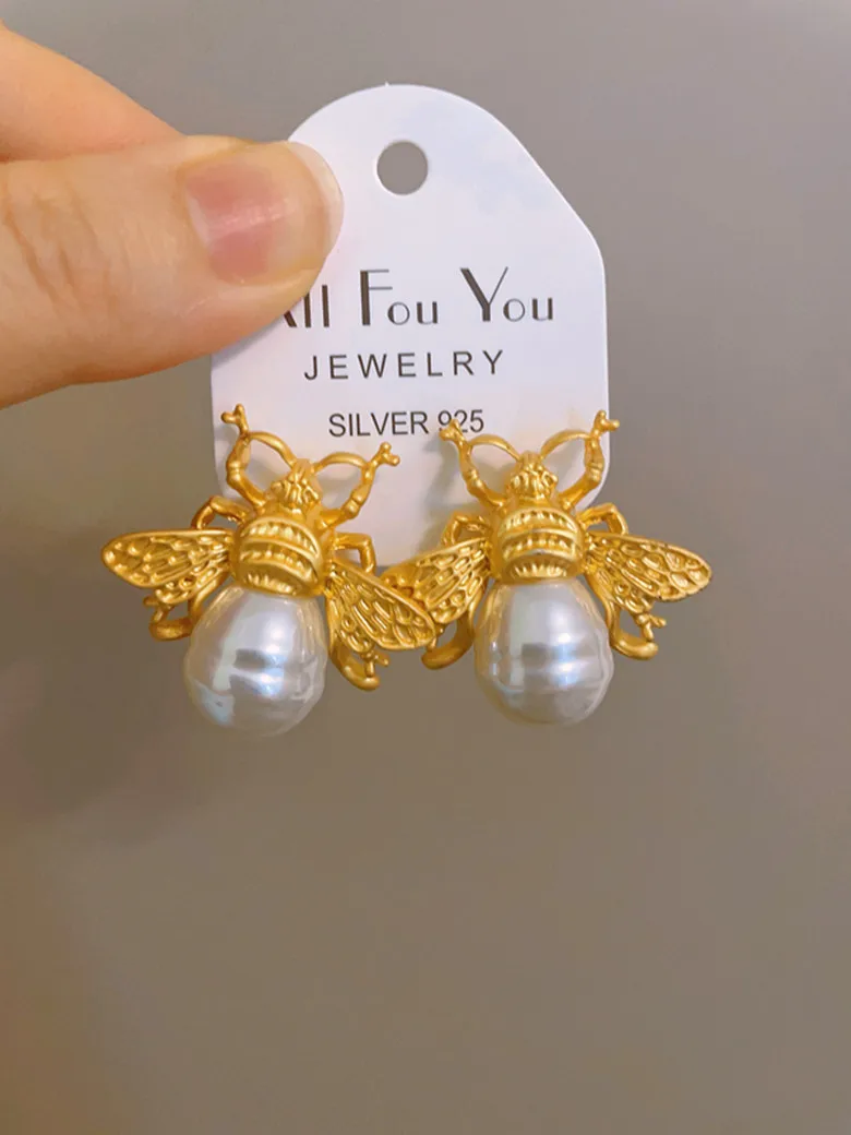 Orecchini a bottone con ape d'oro per le donne, gioielli con orecchie di perle animali carini dalla corea