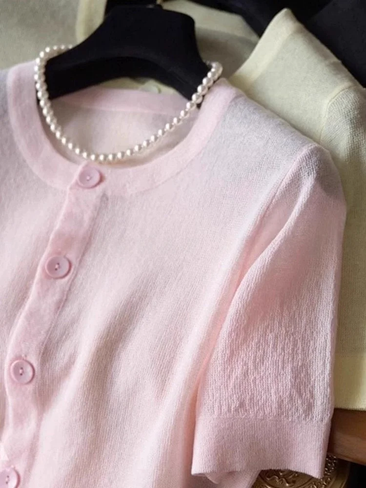 

Summer 2025 Women's Ice Silk Knitted Top Soft Skin-friendly ort Sve Single Button Design Versatile Simple Faion Commut...