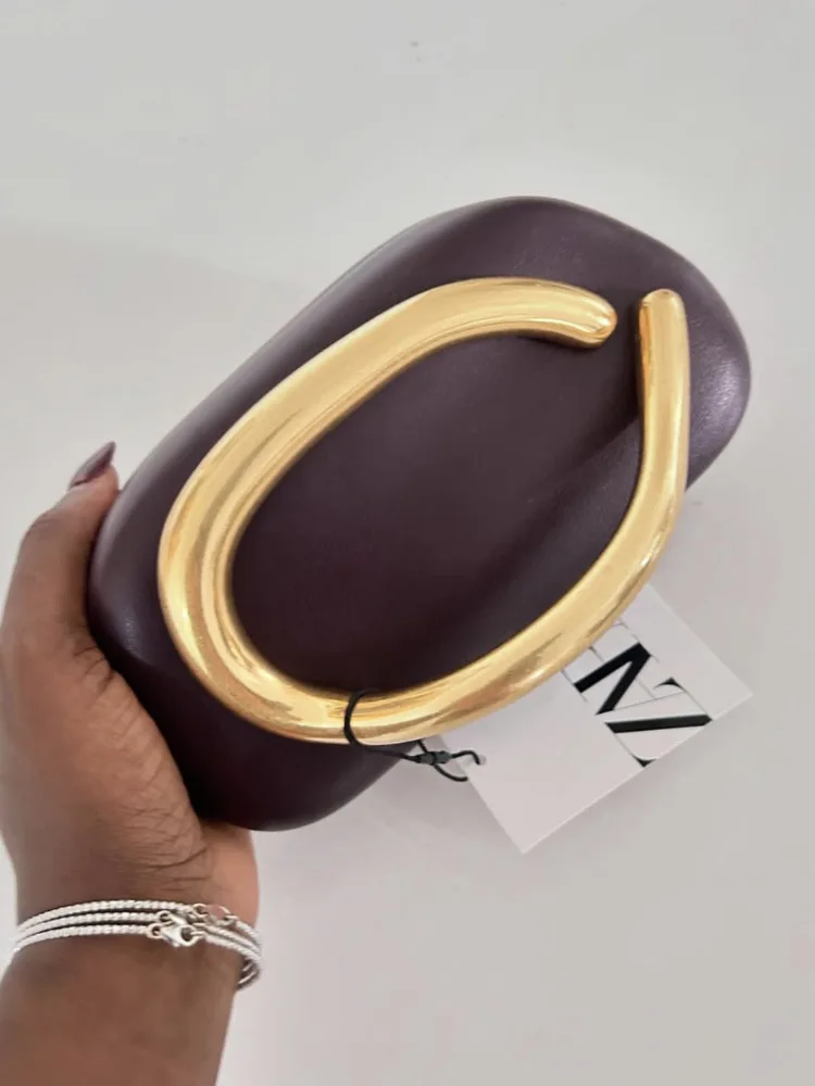 Goldene Metallverschluss-Clutch-Tasche für Damen, Abendtasche für Hochzeit und Party, Niedliche Handtasche in Dunkelrot und Beige, Winter 2024 Neu – Detail 8