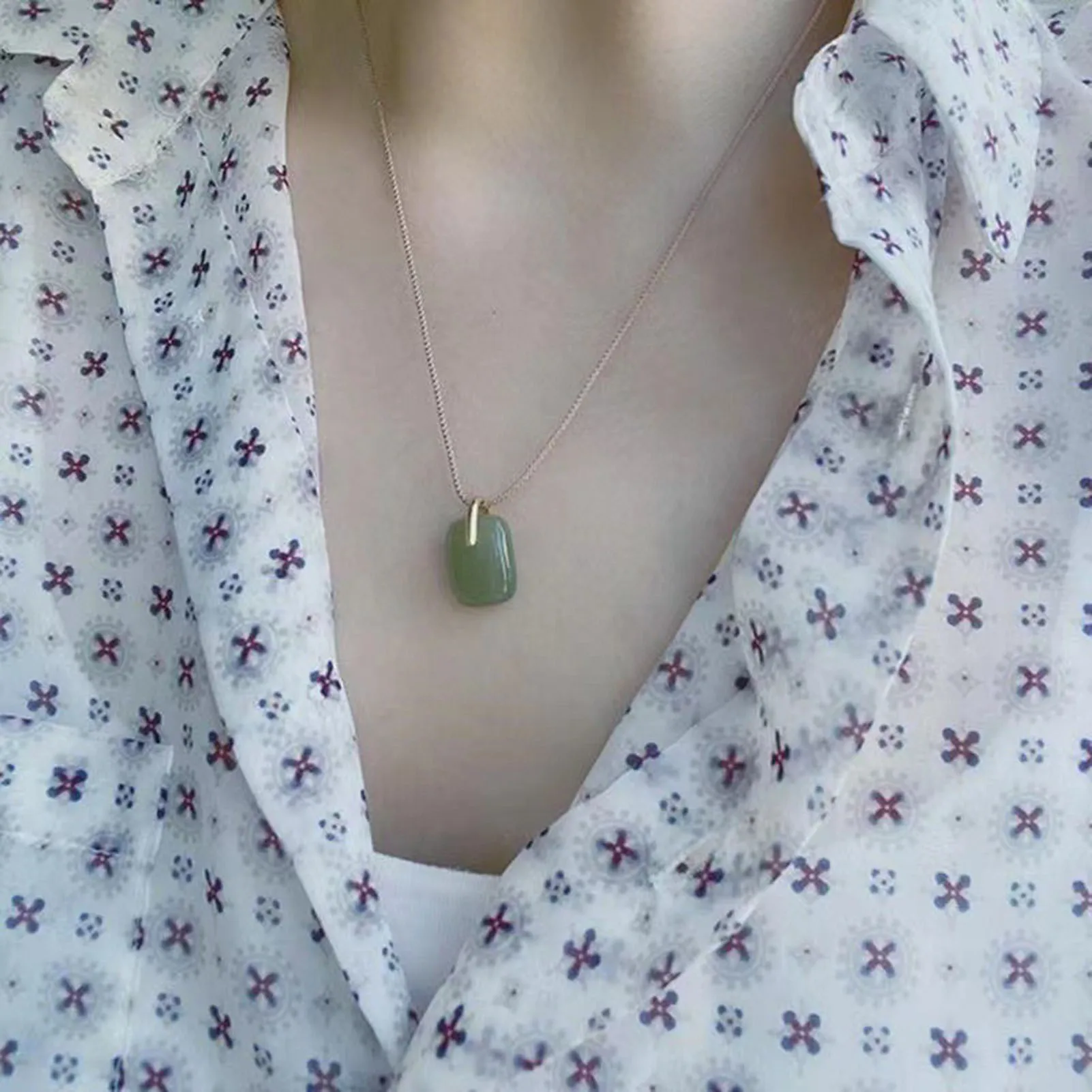 Imitation Green Jade Pendant Collarbone Chain Classic Peace Jade Pendant Decor Necklace for Women Teen Girls Girlfriends