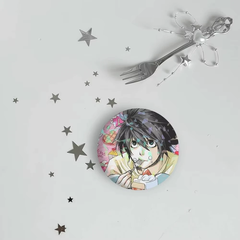 Neue japanische Anime Death Note Emaille-Pins, handgefertigte runde Brosche, L Killer Yagami Light Cosplay-Abzeichen, Rucksack-Schmuckgeschenke