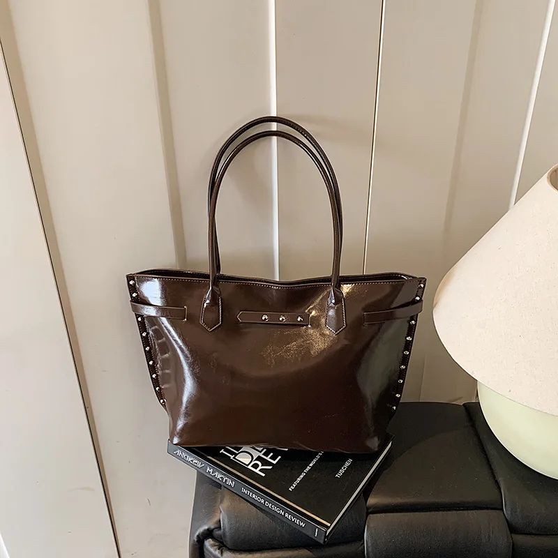 

2025 Winter Vintage Tote Bag, Spacious Shoulder Purse for Women, Niche Crossbody, Minimalist Day to Night Bag, Textured Sling