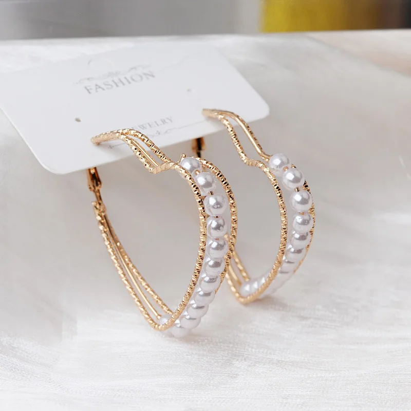 Statement Love Heart Earrings for Women Imitation Pearl Big Hollow Out Love Hoop Earrings Punk Temperament Vintage Jewelry Gift