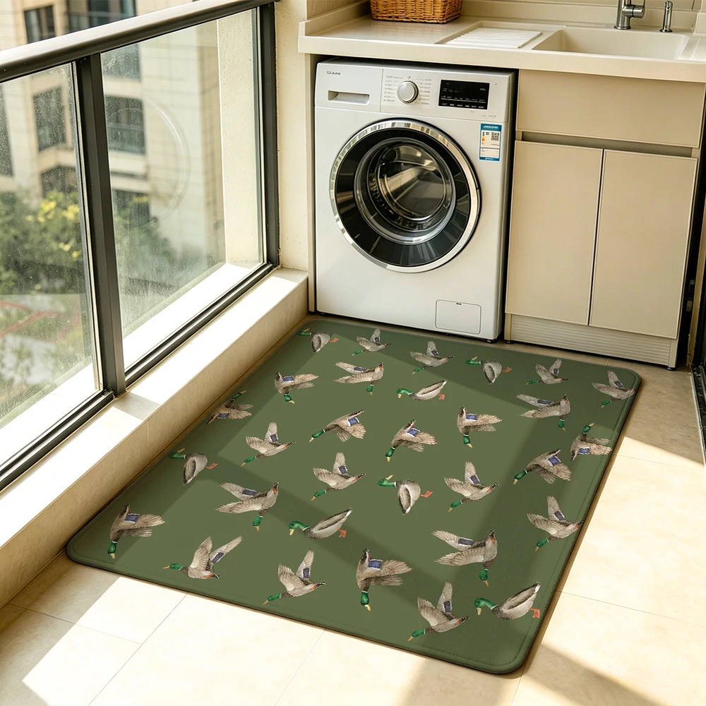 1 piece flannel with a silicone base a green background featuring ducks designed for anti-slip home decoration purposes