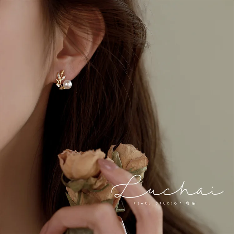 

Vintage Hong Kong Style Pearl Earrings, Sweet Mori Girl Olive Branch Stud Earrings, New Light Luxury Jewelry for Women