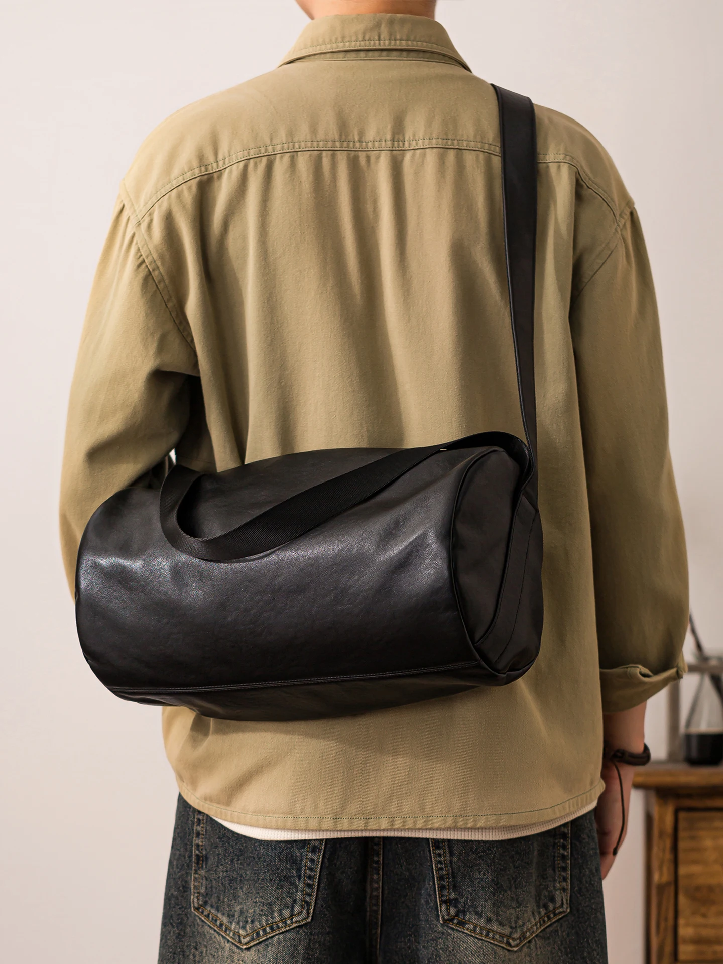 

outdoor travel sports genuine leather men's large-capacity shoulder bag casual high-quality soft cow leather black crossbody bag