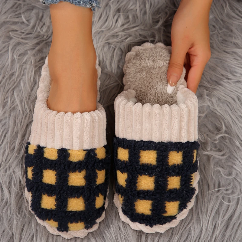 2024 Winter Women Fashion Warm Plaid Plush Slippers Women Soft Sole Indoor Home Non-slip Comfortable Cotton Shoes Slides Women