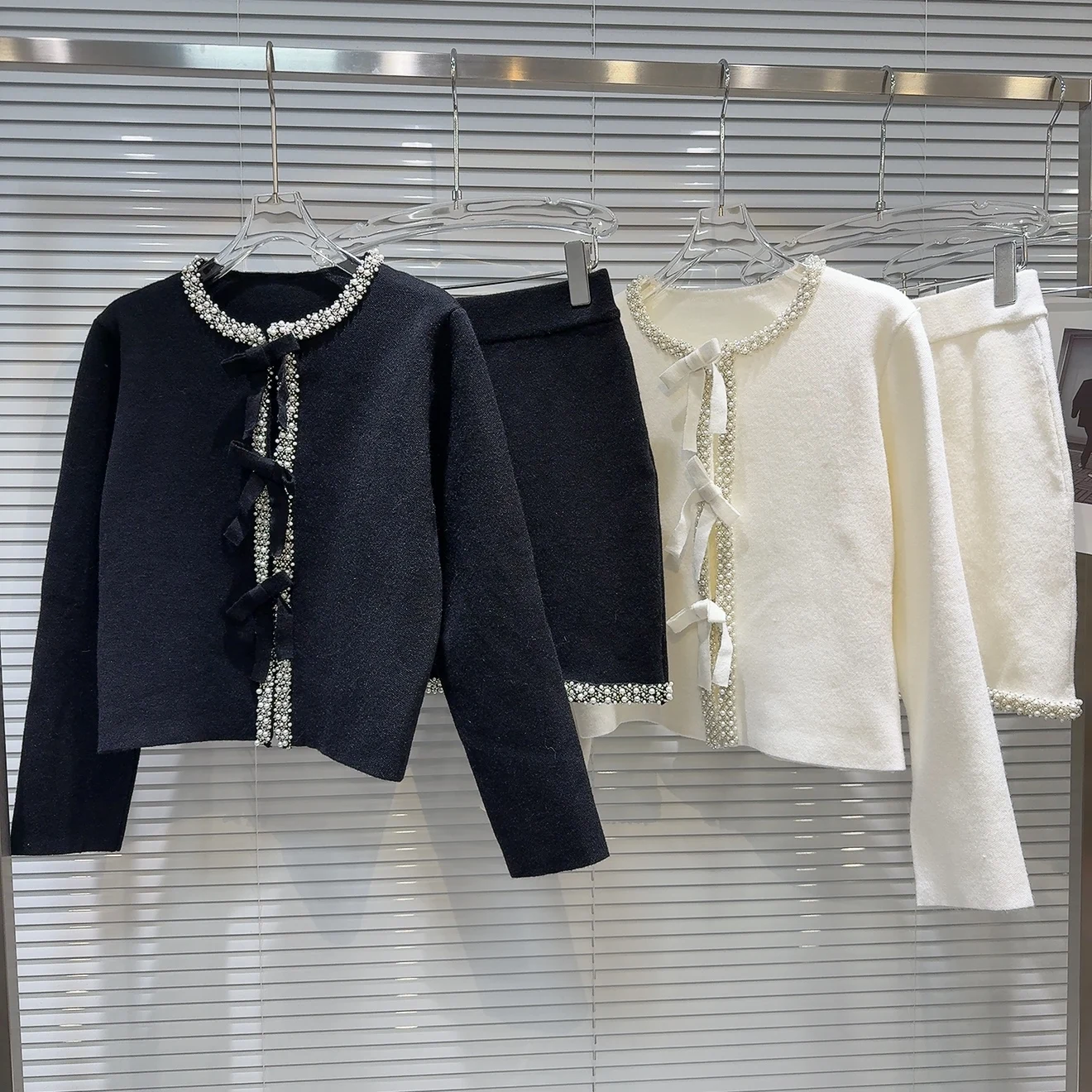 

Spring 2026 New Style Small Fragrance Style Knitted Sweater Coat Pearl Knot Set Women's Fashion Ensemble