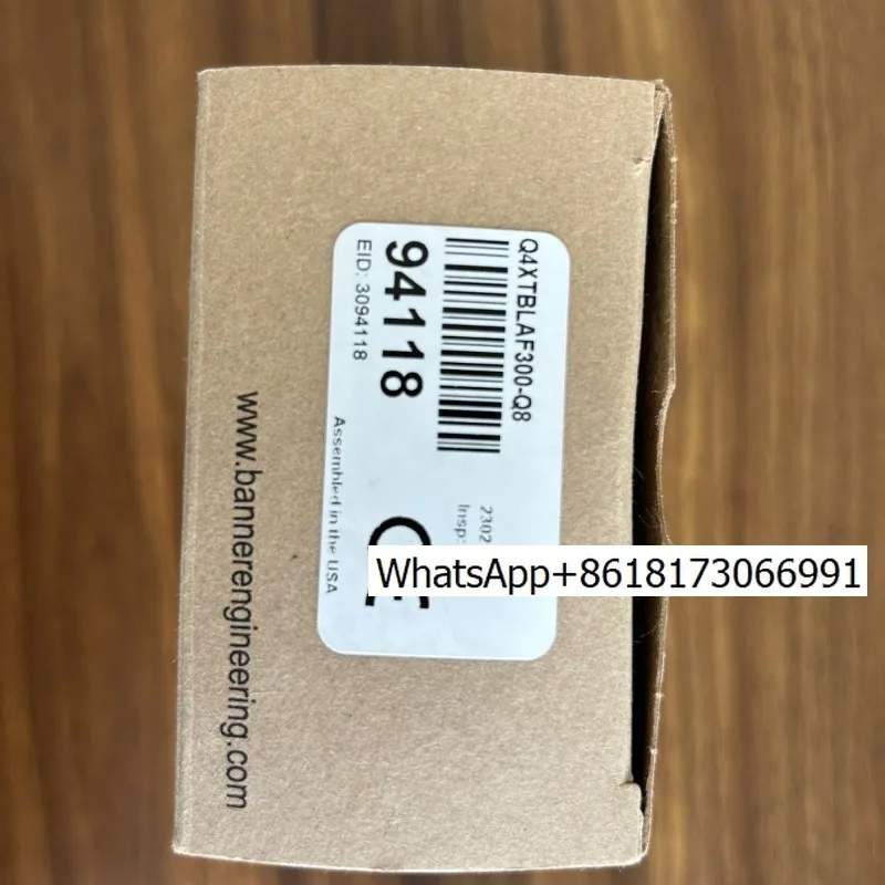 Banner photoelectric switch new original genuine sensor, Q4XTBLAF300-Q8