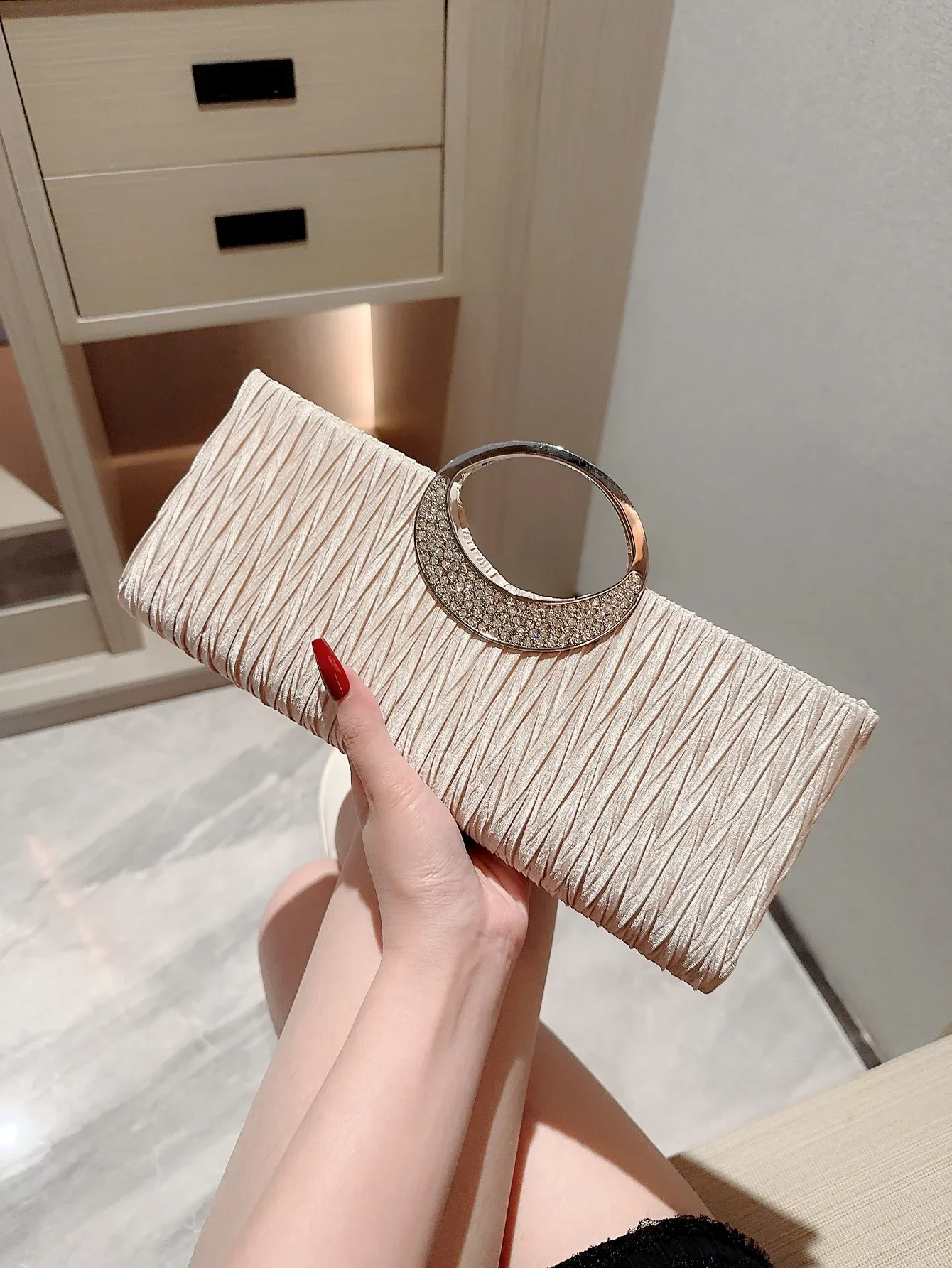 

Ladies classic pleated design metal bracelet evening bag handbag party bag rhinestone embellished evening bag dress bag wedding