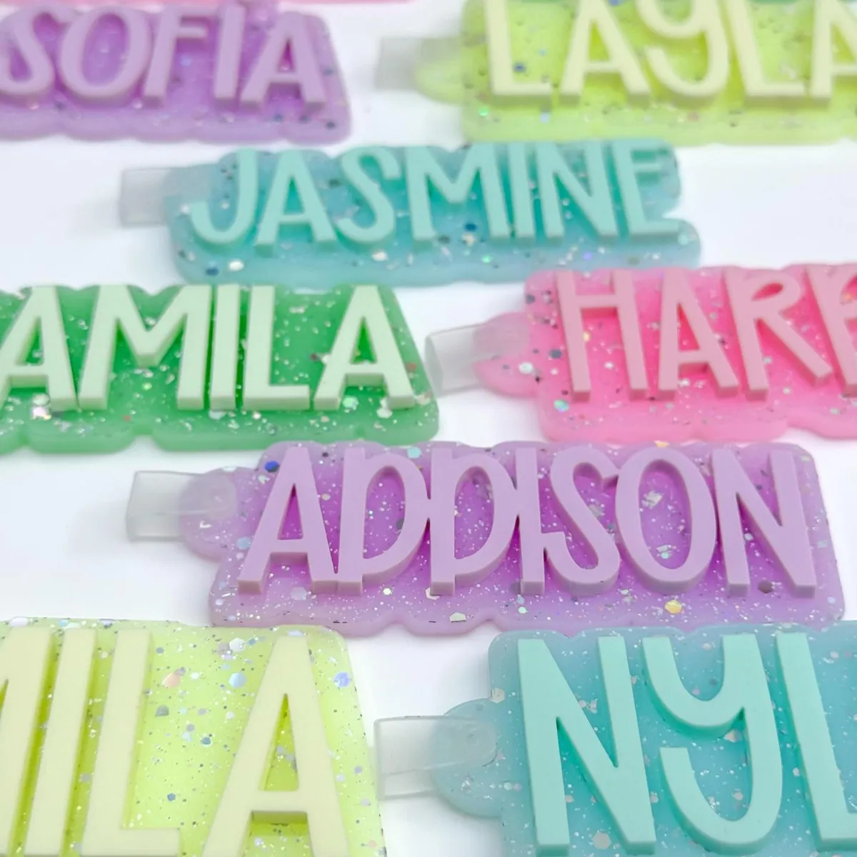 2025 Fashion new simple hot selling letter words last name acrylic backpack key pendant gift