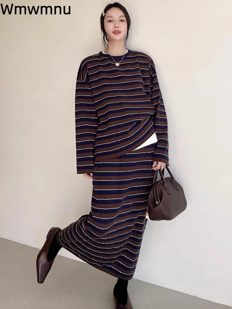 Damski zestaw dwuczęściowy w paski z okrągłym dekoltem, luźny krój, kontrastowe kolory, styl koreański, prosta spódnica, komplet casualowy.