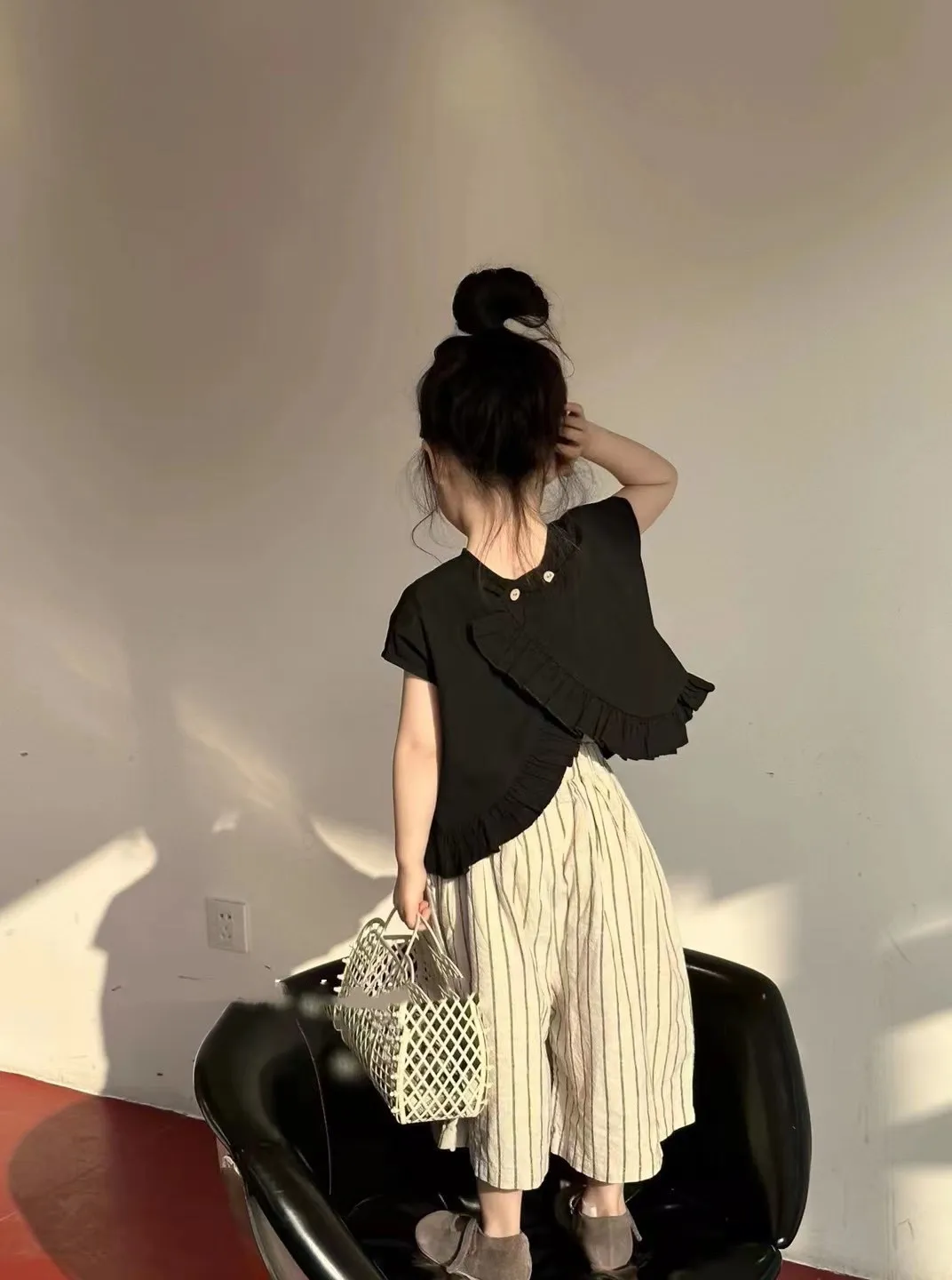 

Girls' Suit Irregular Shoulder Sleeves T-shirt Plus Striped Wide-leg Pants 2025 Summer Clothes New Children's Clothing Wholesale