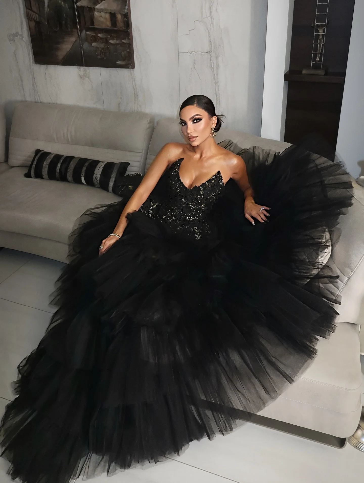 فستان سهرة رسمي مزين بالترتر بدون حمالات باللون الأسود، خط عنق على شكل قلب، طول الأرض للحفلات الراقصة على السجادة الحمراء