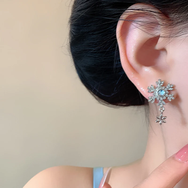 أقراط ندفة الثلج الزركون المزخرفة بحجر الراين؛ تصميم شرابة غير متماثل لمجوهرات حفلات المكتب الفاخرة للنساء #3