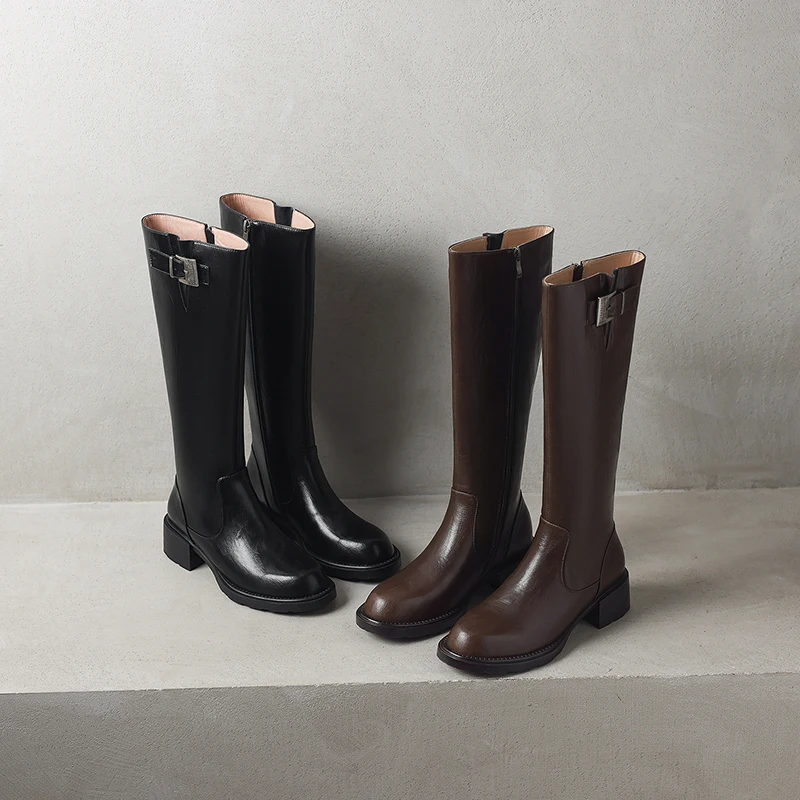 أحذية نسائية عالية الركبة لعام 2025 مصنوعة من الجلد الطبيعي أحذية شتوية مثيرة لفرسان ركوب الخيل الحديثة للسيدات العصريات #1