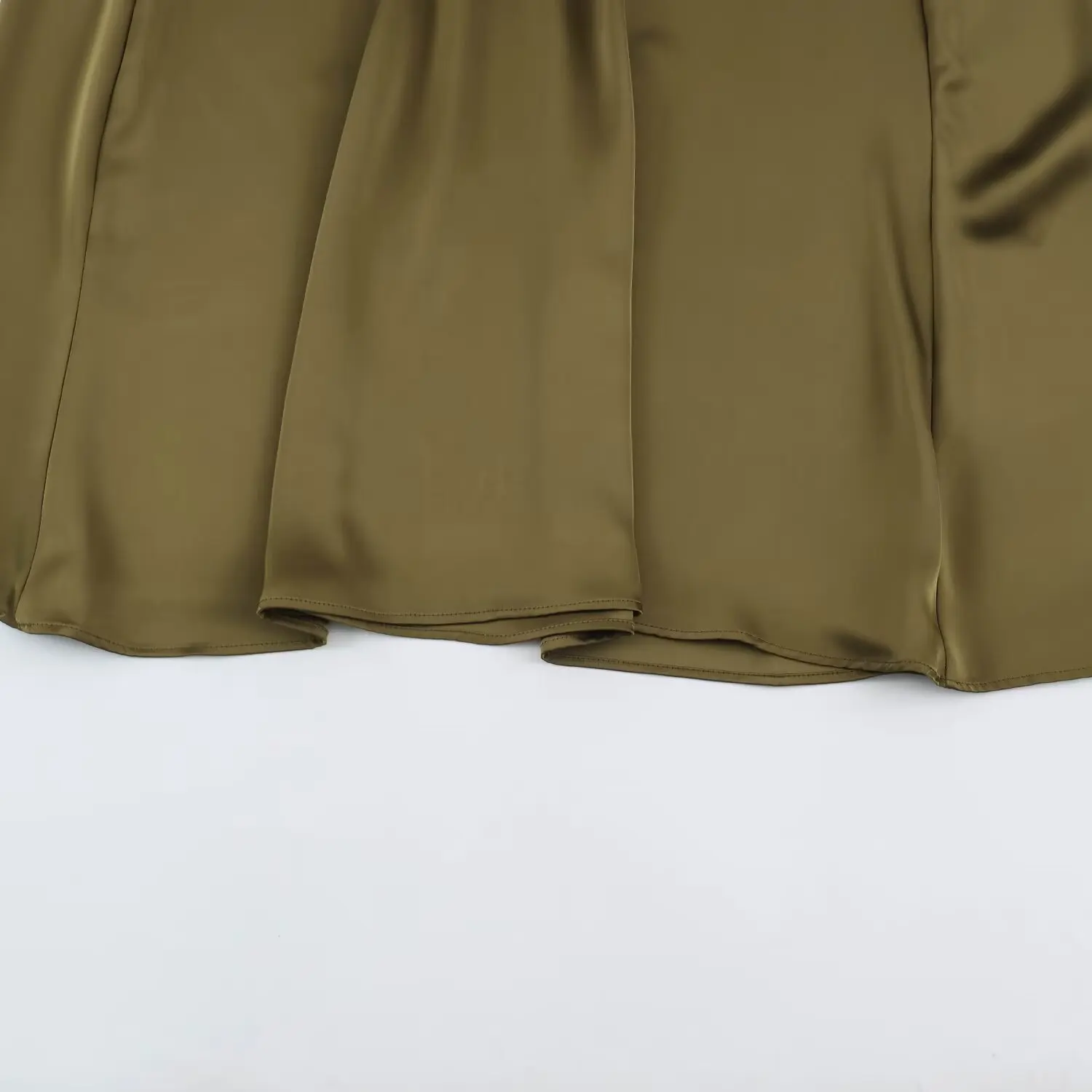 BSAY 2026 Neues Minimalistisches Satin-Zweiteiler-Set mit Drapierter Kragenpartie, Ärmellosem Oberteil mit Schulterknöpfen und Tailliertem Midi-Rock für Damen – Detail 25