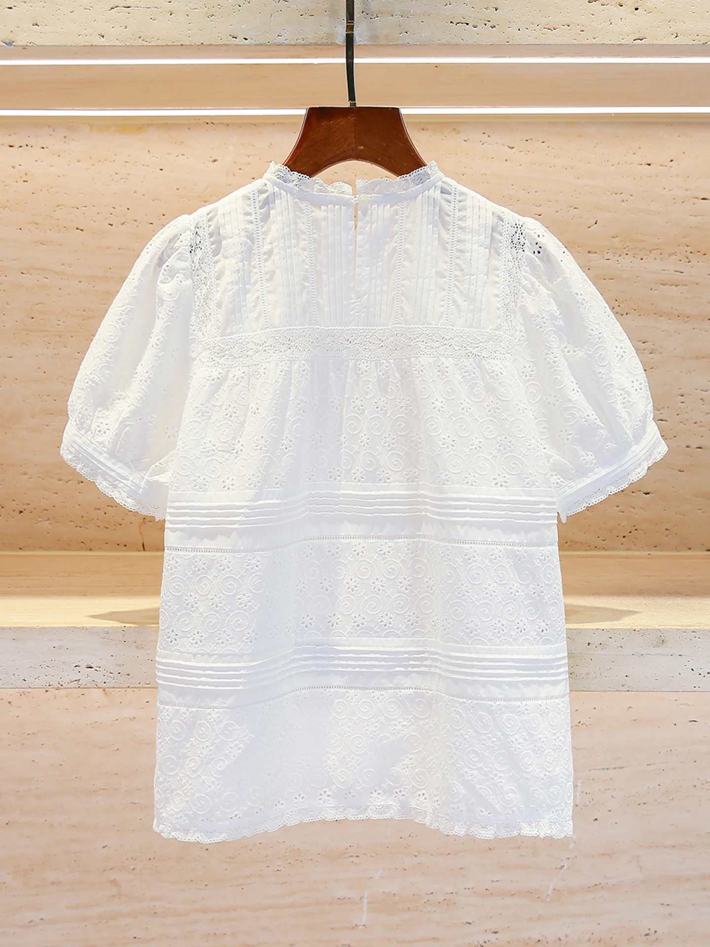 

Ele Embroidered Hollow Bubble Sve irt Top for Women Retro Court Sle Commute Friendly Breathable Summer Faion