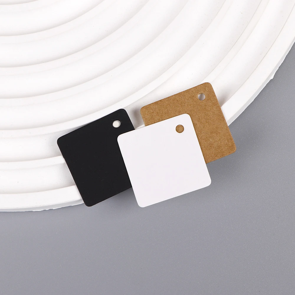 Etiquetas cuadradas de 2,5x2,5 cm para joyería, etiquetas de precio en blanco y negro, tarjetas de papel Kraft, collares y pendientes, accesorios