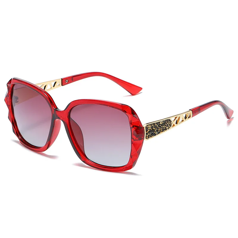 New Ladies\' Sunglasses with High Sense and Diamond-encrusted Sunglasses Protect against Ultraviolet Rays in Summer.