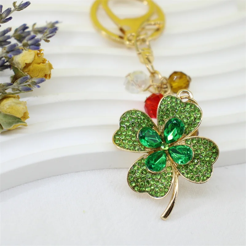 New Crystal keyring Rhinestone Car Keychain Female Creative Cute Flower Bag Pendant Four-Leaf Clover Key Chain