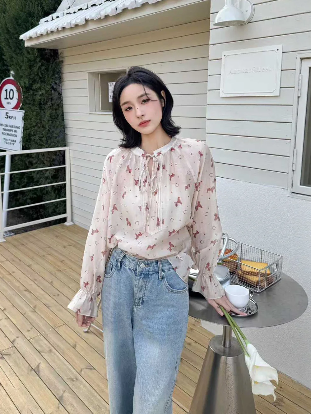 

Elegant V-Neck Tied Floral Silk Shirt Women's New Spring Summer High End Gentle Print Blouse Meat Covering French Style Loose...
