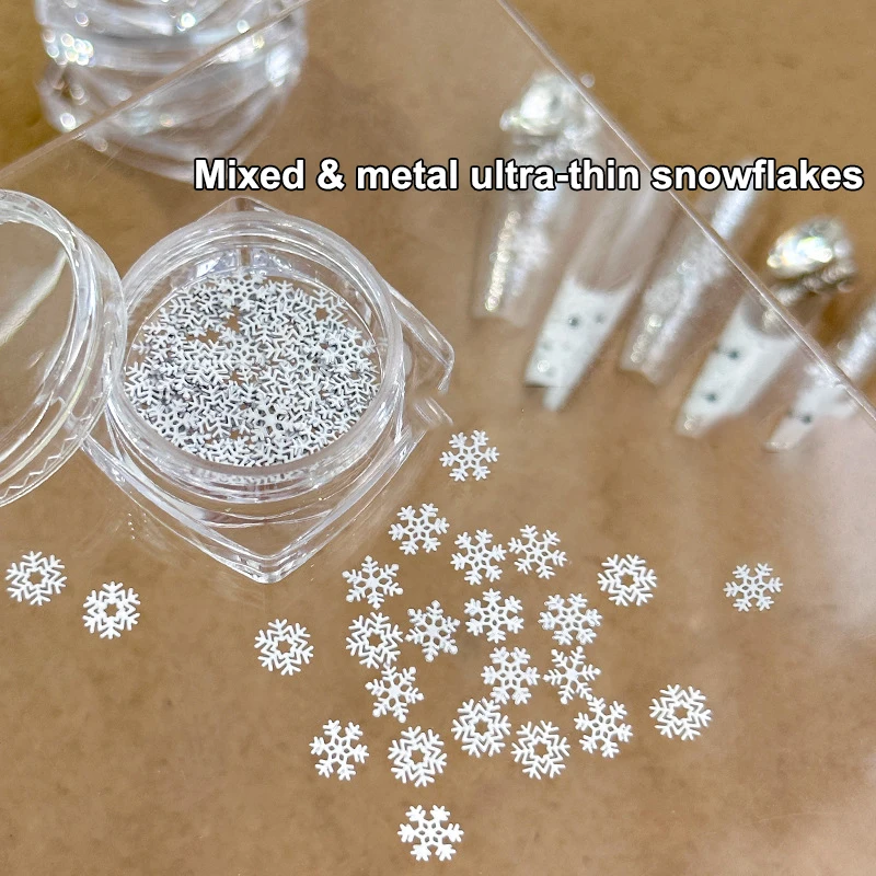 50 stks/doos 3D Kerst Sneeuwvlokken Metalen Nagel Glitter Pailletten Gemengde Ontwerp Hollow-Out Witte Sneeuwvlokken Kerst Sneeuwvlokken Decor