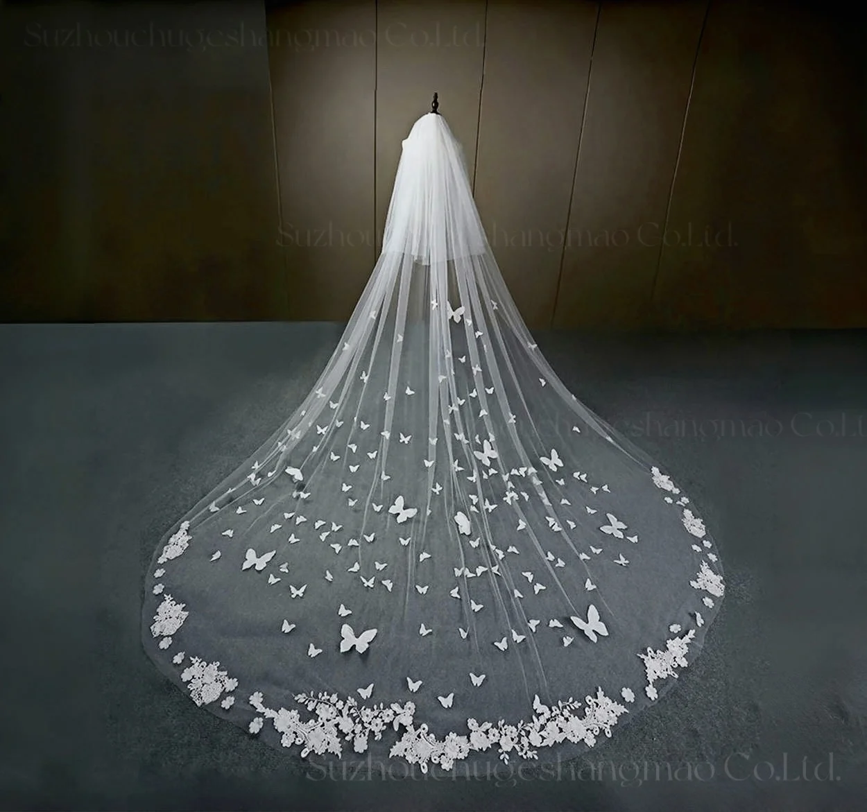 Long Lace Edge 3D Butterfly Floral Appliques Face-Covered Cathedral Bridal Veil With Comb velo de novi