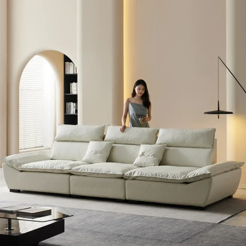 The living room with silicone leather backrest is luxurious and ultra-deep, sitting on a large sailing sofa.