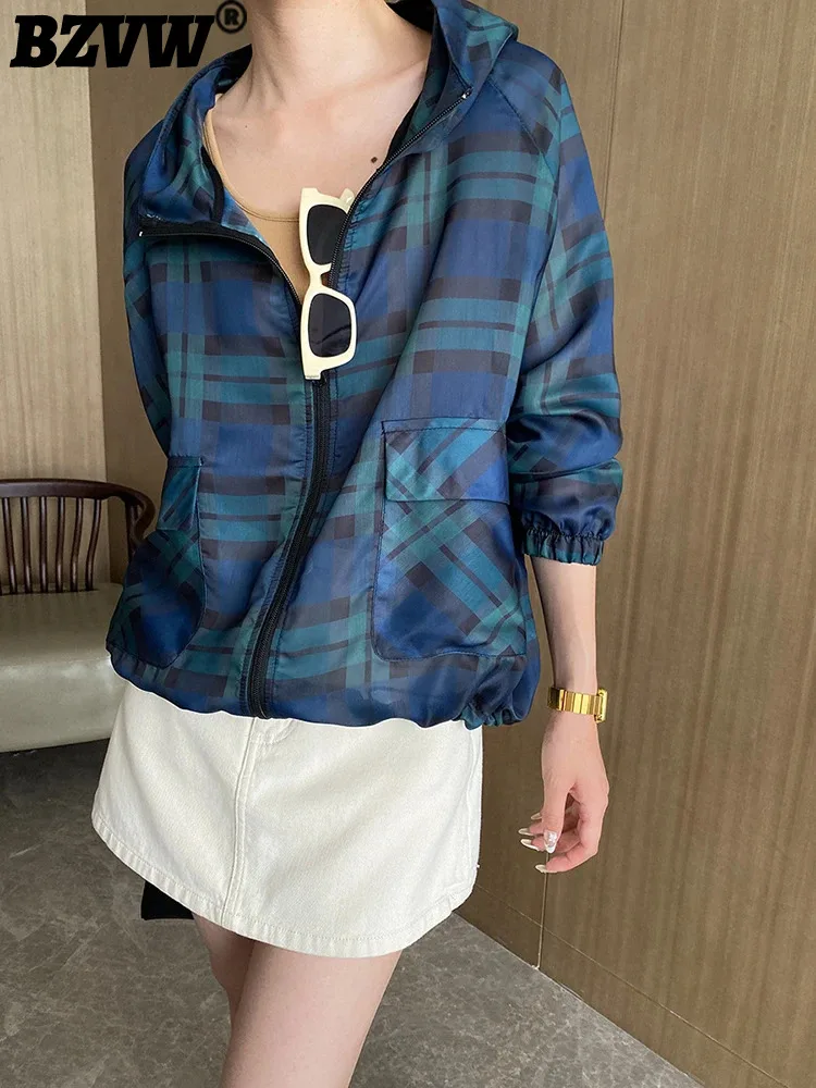

BZVW Casual Plaid Sunscreen Coat For Women Hooded Long Sleeves Zipper Pockets Design Jacket 2024 Female New Clothing 25A759