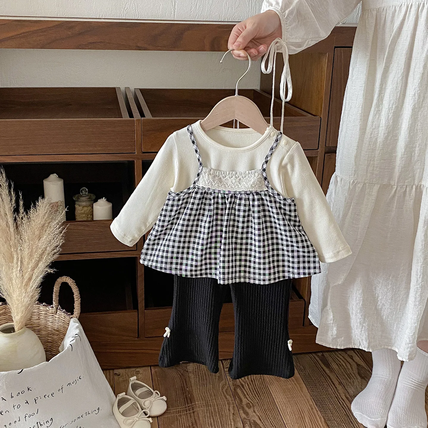 

Autumn Children's Two-piece Set Round-neck Long-sleeved Infant Baby Girl Top Black Elastic Waist Flared Toddler Girl Flared Pant