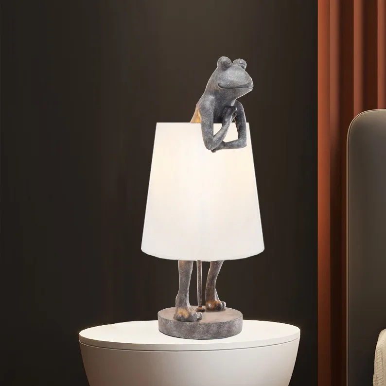 Creative Resin Frog LED Floor Light White Fabric Lampshade Study Living Room Bedside Personality Cartoon Animal Statue Desk Lamp