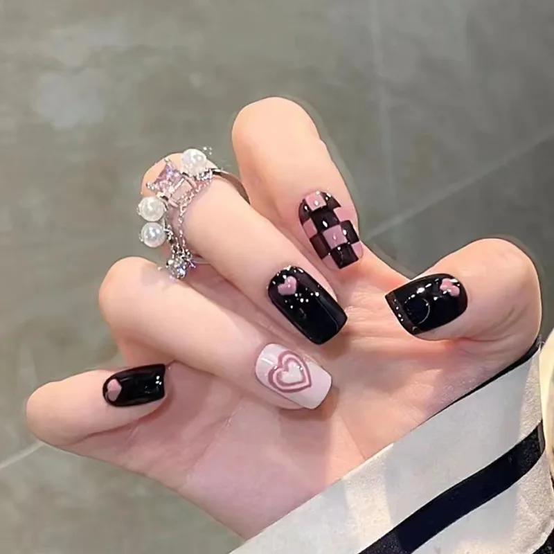 

24PCS Spicy Girl Sweet Cool Instagram Style Nail Polish Pink Tender Heart Pounding Black Purple Checkerboard Design Nail Art