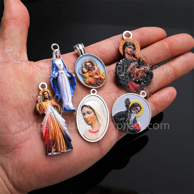 1 peça / Novo acessório religioso católico, decoração de túnica azul da Virgem Maria, pingente com padrão de cruz de São Bento, colar com pingente.
